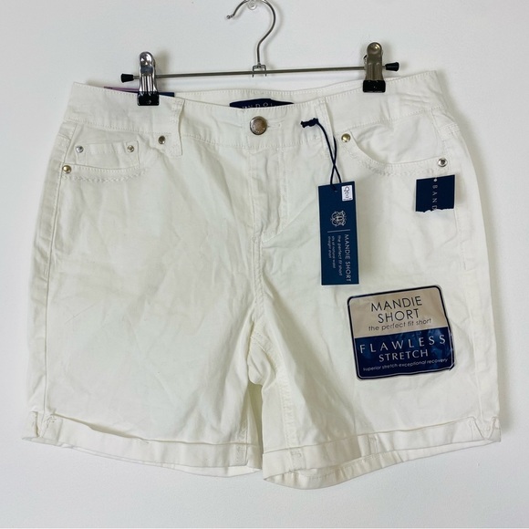 Bandolino Pants - NWT Bandolino Women's Mandie Short, Size 6 P, Perfect Fit Shorts Stretch White